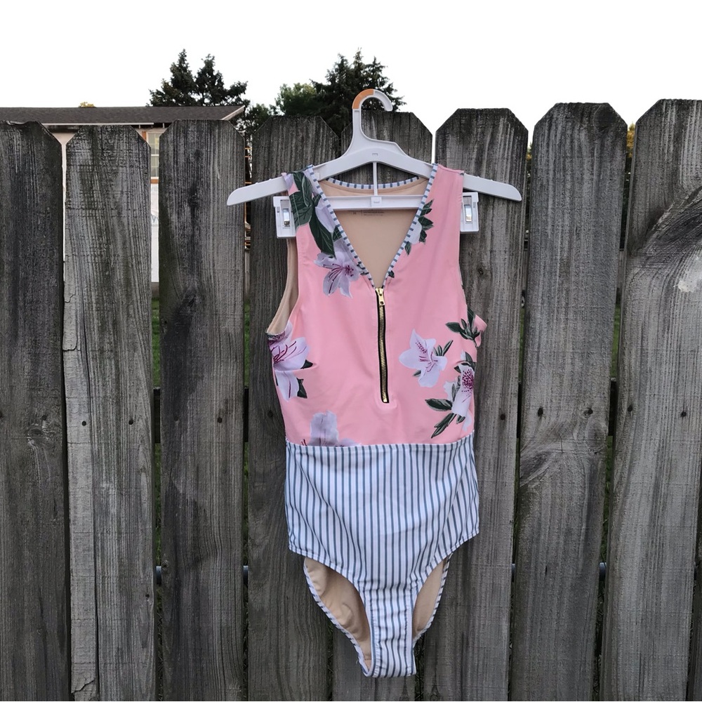 Albion fit zipper front one piece swimsuit size medium